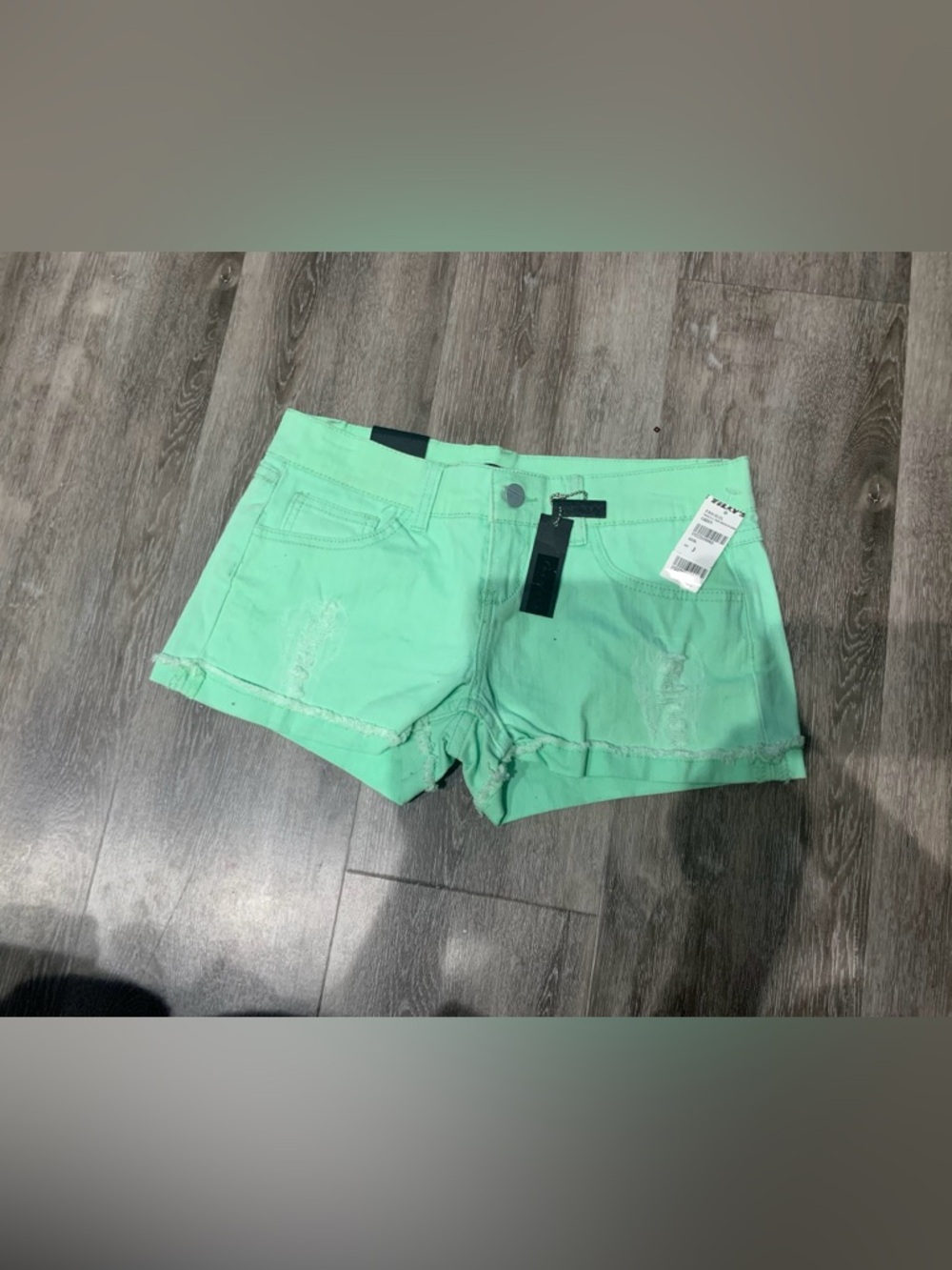 New Tilly's Formula mint green shorts
size 3
